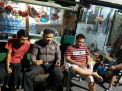 Patroli Malam, Babinkamtibmas Krembangan Utara Sosialisasikan SPKT Door To Door