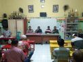 Babinkamtibmas Takal Kedinding, Sampaikan Himbauan Siskamling di Rapat Pengurus Kampung
