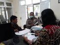 Babinkamtibmas Perak Berat Sambang Pengurus Kampung, Beri Penyuluhan Cegah Corona
