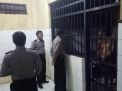 Cegah Penyelundupan Barang Terlarang, Polsek Kenjeran Laksanakan Pemeriksaan Rutin Tahanan