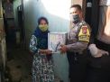 Babinkamtibmas Krembangan Utara Bagikan Sembako Untuk Warga Terdampak Pandemi Covid-19
