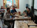 Babinkamtibmas Takal Kedinding Sambang Posko Kampung Tangguh, Pantau Aktifitas Tim Relawan