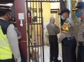 Cegah Penyelundupan Narkoba, Polsek Asemrowo Lakukan Pengecekan Ruang Tahanan
