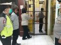 Polsek Asemrowo Pantau Kesehatan Tahanan Lewat Pengecekan Rutin Setiap Hari