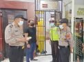 Polsek Asemrowo Pantau Kesehatan Tahanan, Lakukan Pengecekan Setiap Hari