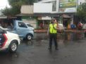 Unit Lantas Polsek Semampir Atur Lalu Lintas Sore di Jalan Pegirian