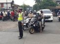 Unit Lantas Polsek Asemrowo Lakukan Pengaturan Sore, Bantu Kepulangan Pekerja