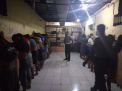 Polsek Krembangan Cek Ruang Tahanan Malam Hari, Antisipasi Barang Terlarang