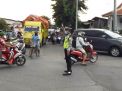 Unit Lantas Polsek Asemrowo Bantu Kepulangan Pekerja, Lakukan Pengaturan Sore