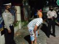 Polsek Kenjeran Gelar Operasi Penertiban Masker di Depan Kantor Camat Bulak
