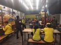 Polsek Krembangan Gelar Operasi Pemberlakuan Jam Malam di Warkop-Warkop Bersama Koramil