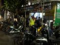 Gelar Operasi Jam Malam, Polsek Semampir Bersama Koramil & Satpol PP Datangi Warung-Warung
