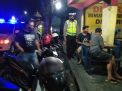 Polsek Krembangan Gelar Operasi Pemberlakuan Jam Malam & Penertiban Masker di Warung-Warung