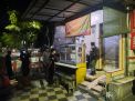 Datangi Warung-Warung & PKL, Polsek Pabean Cantikan Gelar Operasi Pemberlakuan Jam Malam Bersama Instansi Gabungan