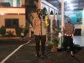 Kapolres Tanjung Perak Pimpin Langsung Patroli Skala Besar Pembagian Bantuan Sembako Serentak Bersama Polsek Jajaran