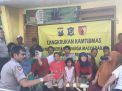 Kanit Binmas Polsek Semampir Sampaikan Program SPKT Door To Door di Acara Cangkrukan Bersama Warga
