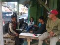 Babinkamtibmas Bongkaran Sampaikan Penyuluhan Bahaya Narkoba Ke Karyawan Toko
