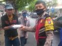 Babinkamtibmas Bongkaran Bagikan Nasi Kotak Gratis Untuk Tukang Becak & PKL
