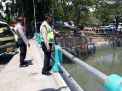Polsek Pabean Cantikan Pantau Debit Air di Sungai Kalimas, Waspadai Potensi Banjir