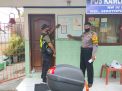 Babinkamtibmas Sidotopo Lakukan Penempelan Pamflet Maklumat Kapolri Tentang Kepatuhan Protokol Kesehatan
