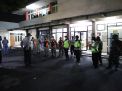 Kasat Binmas Polres Tanjung Perak Pimpin Operasi Penertiban Masker di Warung-Warung