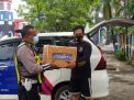 Gelar Bakti Sosial, Satlantas Polres Tanjung Perak Bagikan Sembako Gratis Kepada Masyarakat