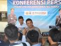 Kapolres Tanjung Perak Pimpin Konferensi Pers Pengungkapan Kasus Curanmor