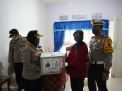 Kapolres Tanjung Perak Bagikan Sembako Kepada Keluarga Korban Laka Lantas