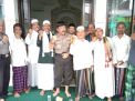 Kapolsek Kenjeran Bersama Babinkamtibmas Sosialisasi SPKT Door To Door di Jumat Darling