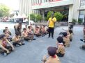 Kanit Turjawali Satsabhara Polres Tanjung Perak Jadi Insatruktur Baris Berbaris