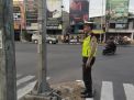 Unit Lantas Polsek Krembangan Lakukan Pengaturan Sore, Bantu Kepulangan Pekerja