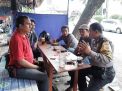 Babinkamtibmas Krembangan Utara Sampaikan Himbauan Jaga Kebersihan Ke Pekerja Grab Car