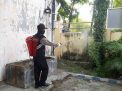 Babinkamtibmas Bulak Laksanakan Penyemprotan Disinfektan di Kantor Kelurahan