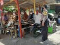 Babinkamtibmas Krembangan Utara Sampaikan Himbauan Pentingnya 3M Ke Warga Pesapen Pasar