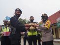 Kapolres Tanjung Perak Berikan Kejutan Kue Ulang Tahun Kepada Komandan Gegana