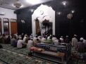 Panit Binmas Polsek Semampir Sampaikan Himbauan Mudik Aman Ke Jamaah Sholat Tarawih