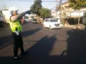 Satlantas Polres Tanjung Perak Lakukan Pengaturan Sore Bantu Kepulangan Pekerja