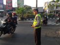 Unit Lantas Polsek Krembangan Lakukan Pengaturan Sore Cegah Kemacetan