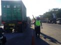 Satlantas Polres Tanjung Perak Gelar Pengaturan Lalu Lintas Sore Bantu Kepulangan Pekerja