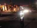Satlantas Polres Tanjung Perak Lakukan Pengaturan Malam Antisipasi Kecelakaan