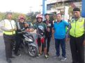 Polsek Krembangan PAM Jalur Lintasan Suporter Bonek di Depan Hotel Antariksa