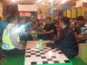 Polsek Kenjeran Gelar Cangkrukan Bersama Pengunjung Warkop