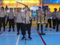 Kapolres Tanjung Perak Serahkan Hadiah Untuk Tim Juara Turnamen Futsal