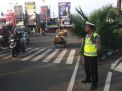 Unit Lantas Polsek Krembangan Lakukan Pengaturan Lalu Lintas Sore