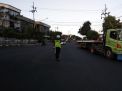 Satantas Polres Tanjung Perak Lakukan Pengaturan Lalin Bantu Kepulangan Pekerja