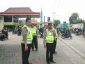Personil Polsek Krembangan Pam Jalur Bonek di Depan SPBU Hotel Antariksa