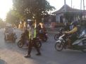 Polsek Asemrowo Lakukan Pengaturan Sore di Jalan Tambak Mayor