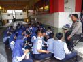 Babinkamtibmas Perak Barat Narsis Bareng Murid-murid SMPN 7