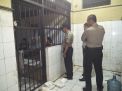 Polsek Kenjeran Lakukan Pengecekan Rutin Tahanan Setelah Apel Malam