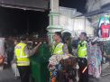 Personil Polsek Semampir Tetap Siaga di Wisata Religi Ampel